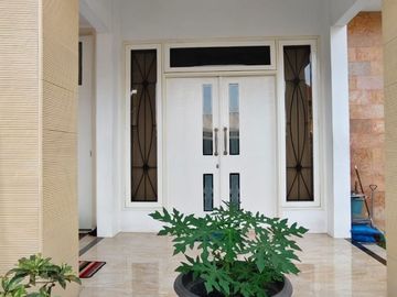 Rumah 2 Lantai SHM Siap Huni Lingkungan Nyaman di Perum Araya, Kota Malang