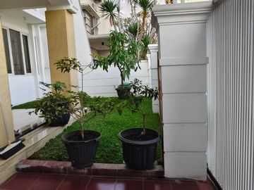 Rumah 2 Lantai SHM Siap Huni Lingkungan Nyaman di Perum Araya, Kota Malang
