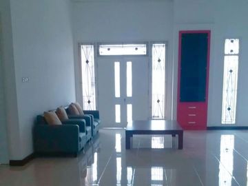 Rumah 2 Lantai SHM Siap Huni Lingkungan Nyaman di Perum Araya, Kota Malang