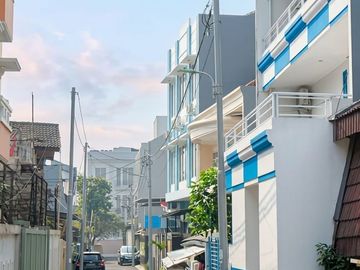 Cari Kost Nyaman? Griya Elok Siap Ditempati! Sewa Kost Campur Hanya 1,8 JT/bulan Sangat Strategis Book Now!!