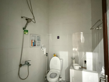 Rumah cantik Pandugo dekat MERR UPN