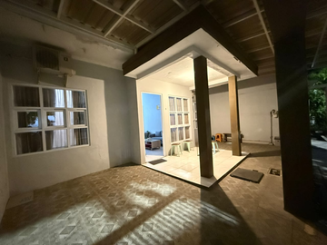 Rumah cantik Pandugo dekat MERR UPN