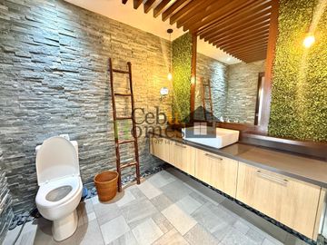 2 Bedroom Condo With Seaview in Mactan For Rent