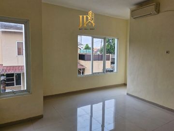 Dijual Cepat Rumah 3 BR Luas 178 m2 Siap Huni Depok, Jawa Barat