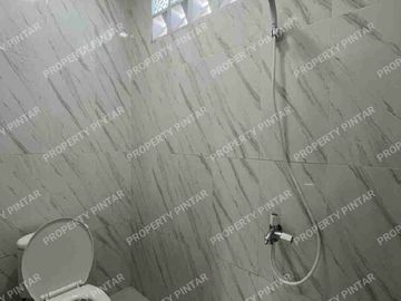 DI JUAL RUMAH MURAH 2 LANTAI SECONDARY DLM KOMPLEK BISA KPR PRIBADI DI KAMPUNG TENGAH KRAMAT JATI JAKTIM