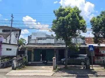 BU JUAL CEPAT. Siap nego pemilik. Ruko dan bangunan. Tanah masih luas. Jl.Magelang km.12 Wadas. Depan Pasar Sleman