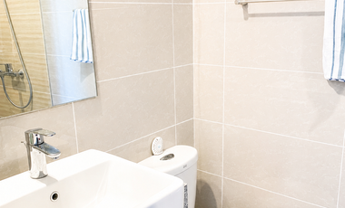 Luxury 1BR Semi furnished Unit for Sale at Uptown Parksuites, BGC