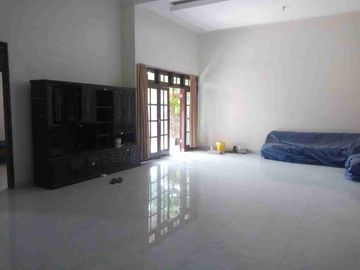 Rumah Sewa Luas dan Besar di Puspanjolo Semarang Barat
