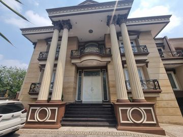Rumah Mewah Margorejo Indah, Lokasi Premium, ada Basemant, Lt 759, Lb 1500