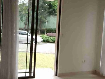 Rumah Ada Balkon & Garasi di Cluster Asia Greenlake City