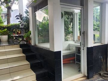 Rumah Hoek Ada Kolam Renang di Kemang Pratama Bekasi