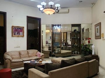 Rumah Hoek Ada Kolam Renang di Kemang Pratama Bekasi
