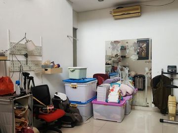 Rumah Hoek Ada Kolam Renang di Kemang Pratama Bekasi