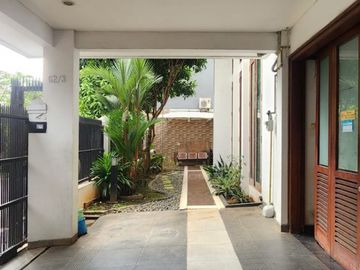Rumah Hoek Ada Kolam Renang di Kemang Pratama Bekasi