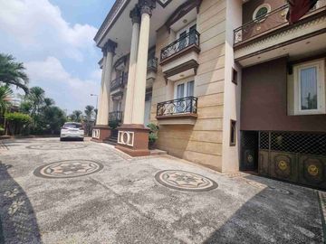 Dijual Rumah Mewah bergaya Klasik Eropa