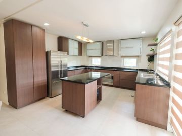 Pre Owned House and lot for sale in White Plains, Quezon City