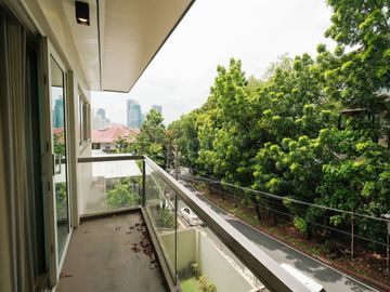 Pre Owned House and lot for sale in White Plains, Quezon City