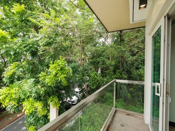 Pre Owned House and lot for sale in White Plains, Quezon City