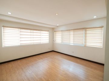 Pre Owned House and lot for sale in White Plains, Quezon City