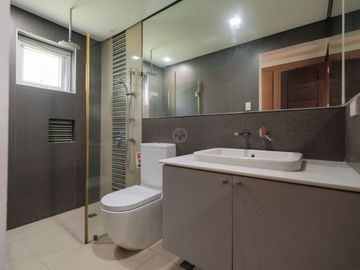 Pre Owned House and lot for sale in White Plains, Quezon City