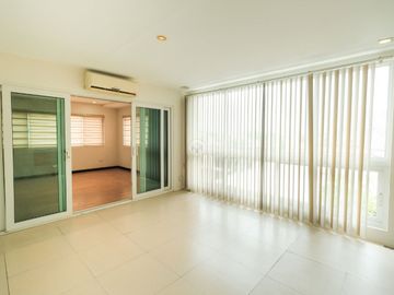 Pre Owned House and lot for sale in White Plains, Quezon City
