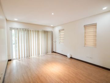 Pre Owned House and lot for sale in White Plains, Quezon City