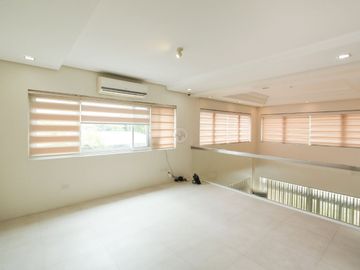 Pre Owned House and lot for sale in White Plains, Quezon City