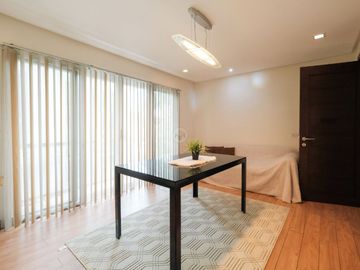 Pre Owned House and lot for sale in White Plains, Quezon City