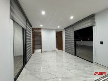 CASA EN RENTA FRENTE AL PARQUE METROPOLITANO