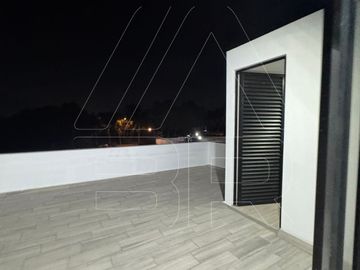 CASA EN RENTA FRENTE AL PARQUE METROPOLITANO