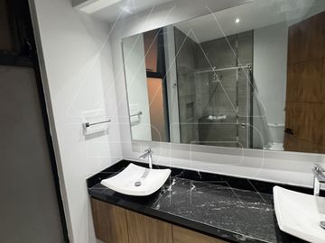 CASA EN RENTA FRENTE AL PARQUE METROPOLITANO
