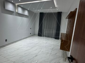 CASA EN RENTA FRENTE AL PARQUE METROPOLITANO