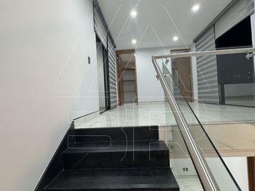 CASA EN RENTA FRENTE AL PARQUE METROPOLITANO