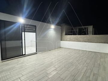 CASA EN RENTA FRENTE AL PARQUE METROPOLITANO