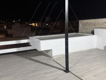 CASA EN RENTA FRENTE AL PARQUE METROPOLITANO
