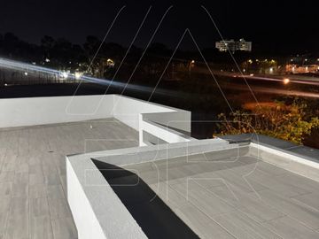 CASA EN RENTA FRENTE AL PARQUE METROPOLITANO