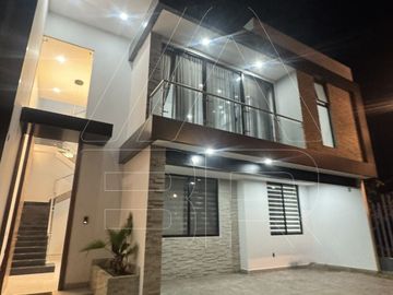 CASA EN RENTA FRENTE AL PARQUE METROPOLITANO