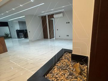 CASA EN RENTA FRENTE AL PARQUE METROPOLITANO