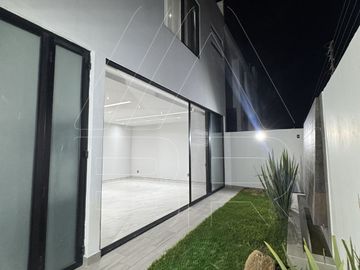 CASA EN RENTA FRENTE AL PARQUE METROPOLITANO