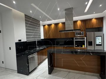 CASA EN RENTA FRENTE AL PARQUE METROPOLITANO