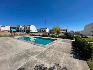 CASA EN RENTA FRENTE AL PARQUE METROPOLITANO