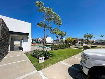 CASA EN RENTA FRENTE AL PARQUE METROPOLITANO