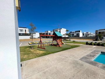 CASA EN RENTA FRENTE AL PARQUE METROPOLITANO