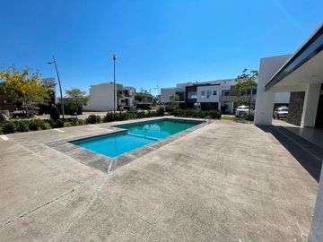 CASA EN RENTA FRENTE AL PARQUE METROPOLITANO
