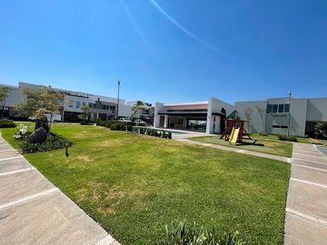 CASA EN RENTA FRENTE AL PARQUE METROPOLITANO