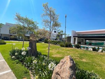 CASA EN RENTA FRENTE AL PARQUE METROPOLITANO