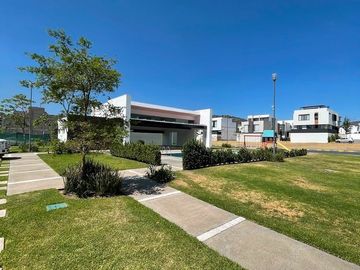 CASA EN RENTA FRENTE AL PARQUE METROPOLITANO