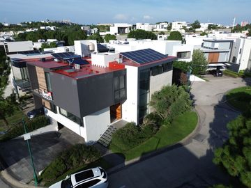 Casa contemporánea en renta con alberca privada en Los Sueños | 568 m² | $85,000
