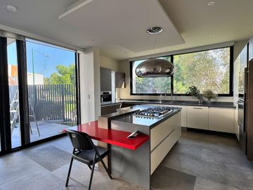 Casa contemporánea en renta con alberca privada en Los Sueños | 568 m² | $85,000