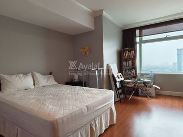 Fully furnished 3-Bedroom Unit at One Roxas Triangle